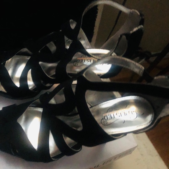 Kenneth Cole unlisted heels - Picture 2 of 3